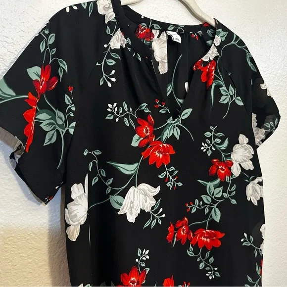 Old Navy |  Short Sleeve Floral Top, Size Small - Picture 3 of 7
